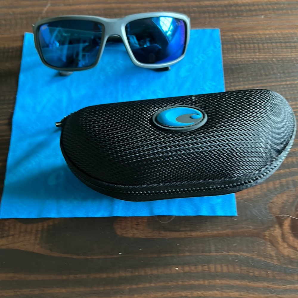 Costa Fantail polarized men’s sunglasses